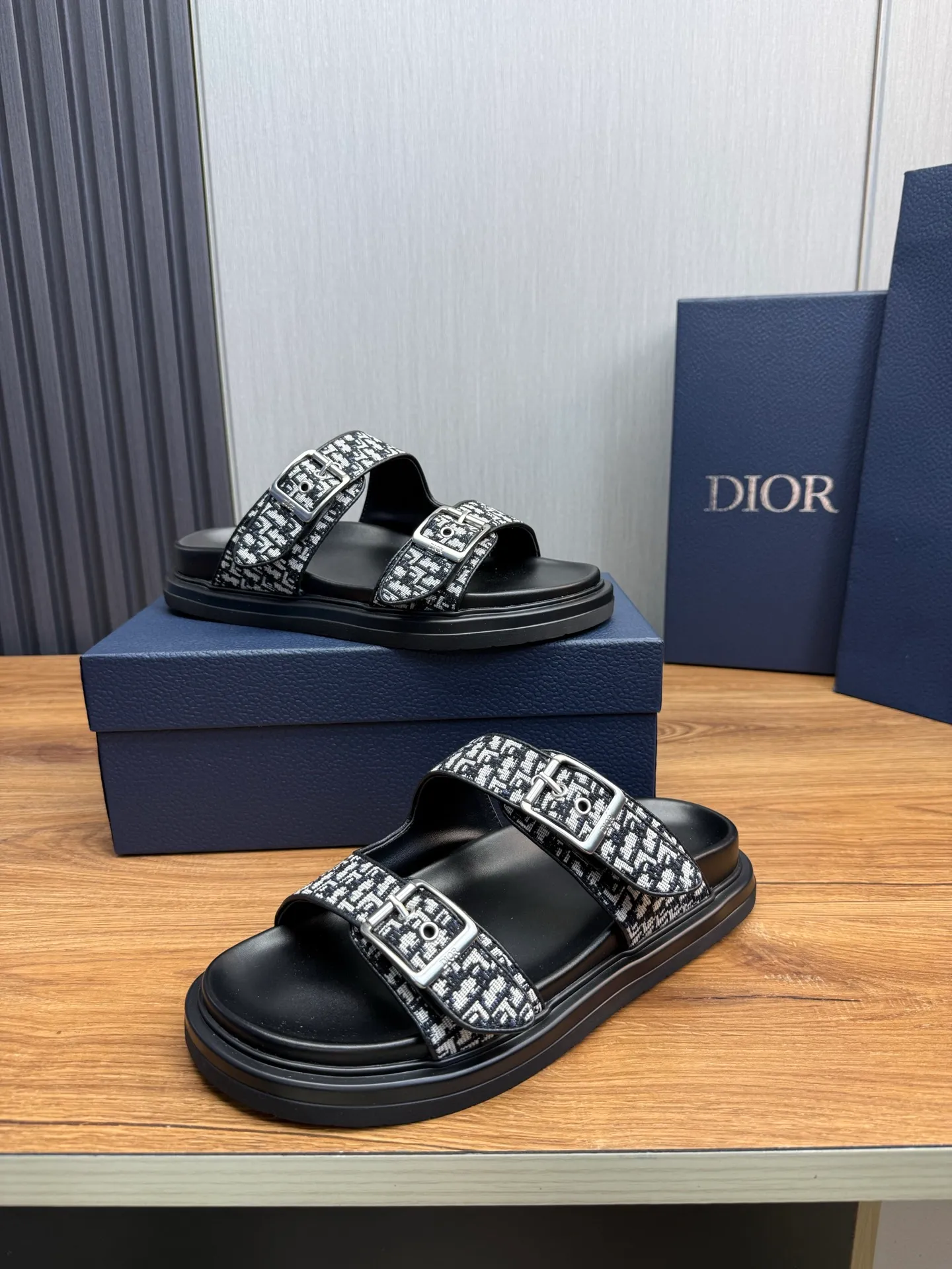 Men's shoes 💰300💰 Dior. Men's slippers 🩴Official website 1:1 production 38-45 yards 45 46 🉑️Customized original material shipped✅